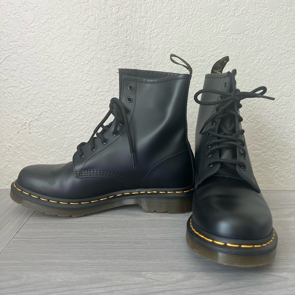 Size 9 - DR. Marten smooth black leather boots - Picture 4 of 5